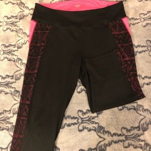 Maurices Black / Pink Capris 0X